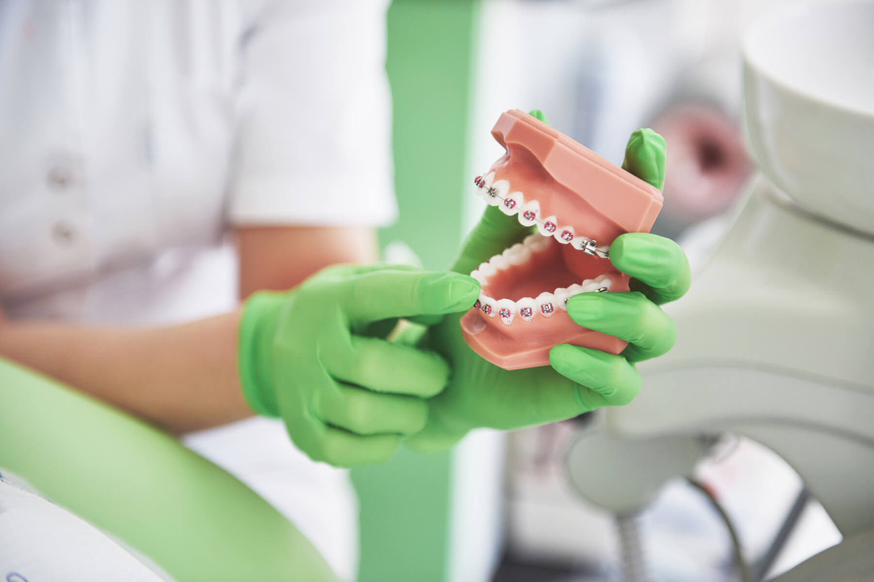 aparat-dentar-pe-macheta