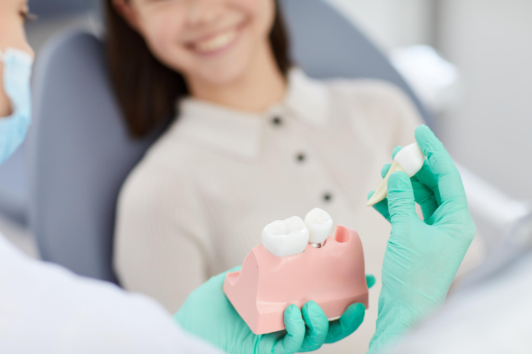 dentist explica extragerea maselei de minte